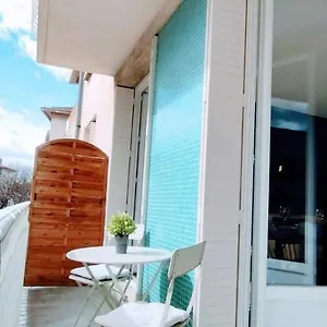 L'échappée Belle Parking Netflix Disney Clim By Rentabao Avignon