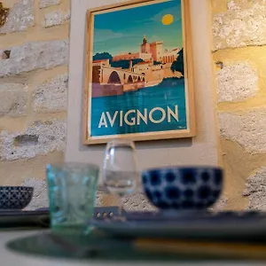 A L'ombre Des Papes Avignon